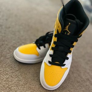 Air Jordan 1s Mid